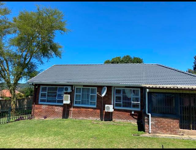 3 BEDROOM HOUSE FOR SALE IN BISLEY